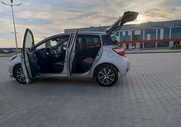 Toyota Yaris cena 56000 przebieg: 67000, rok produkcji 2019 z Niepołomice małe 326